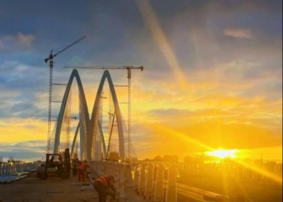 涪江六橋項目“雙節(jié)”期間堅守崗位全力沖刺晝夜施工保進度 ... ...